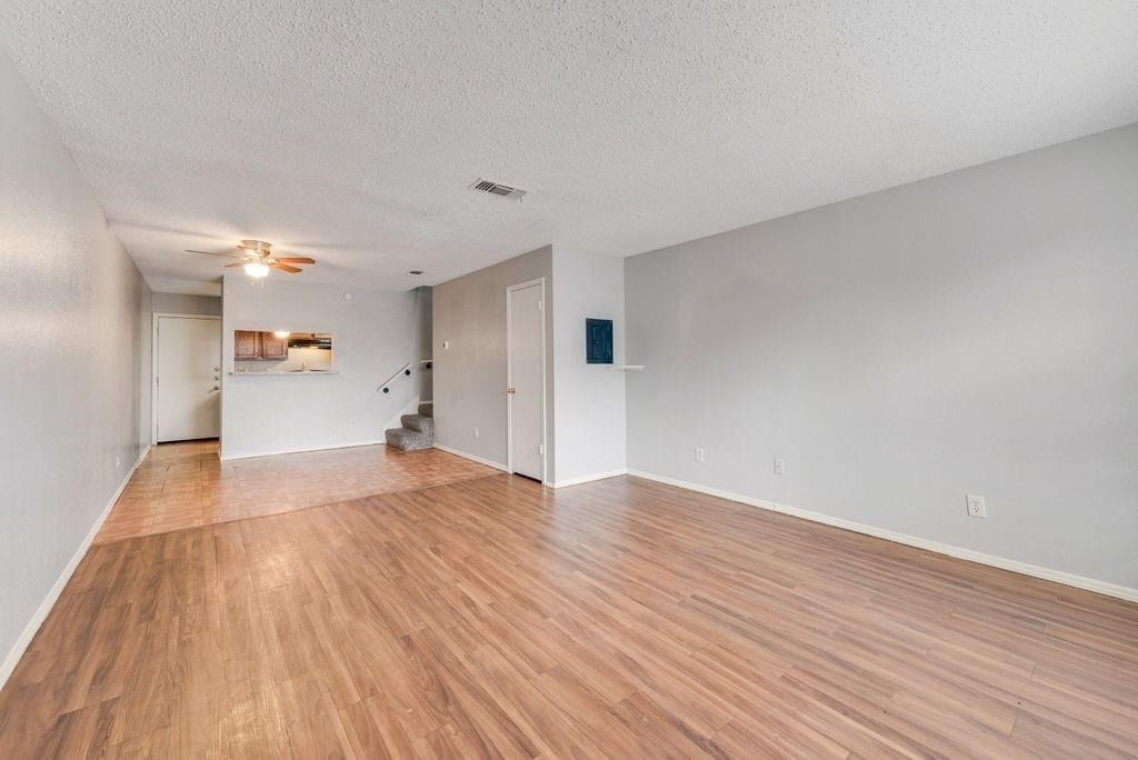 600 Grand - Photo 1