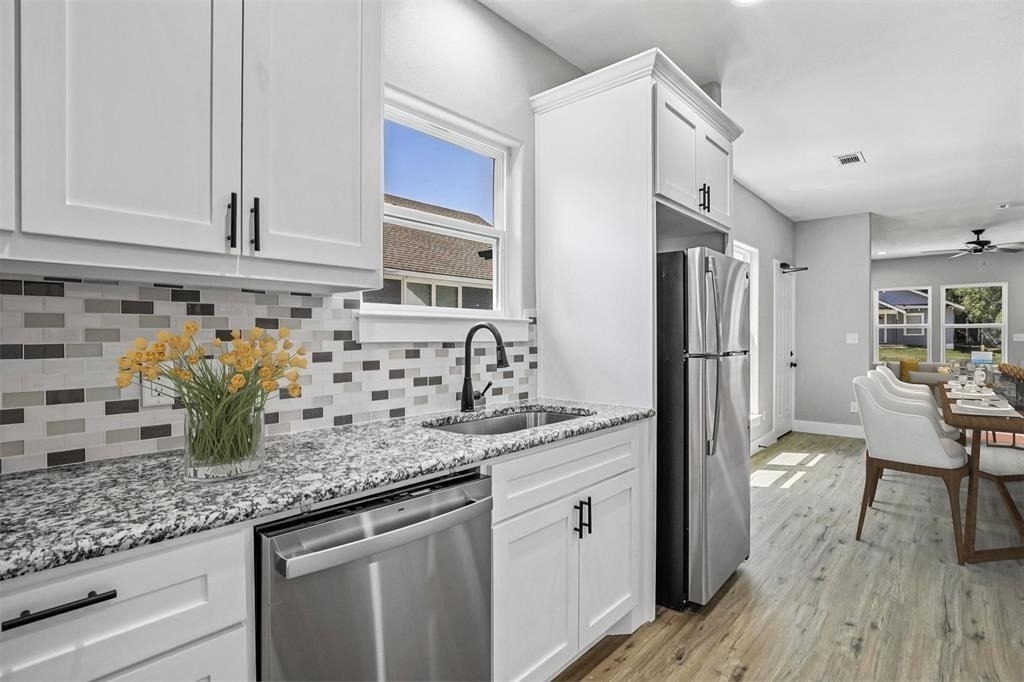 516 E Heron Street - Photo 3