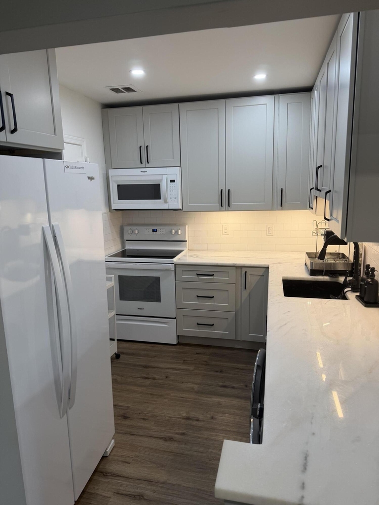 2210 Ne 67th Street - Photo 5