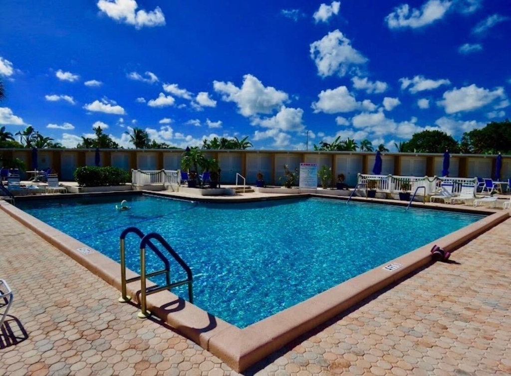 2210 Ne 67th Street - Photo 11