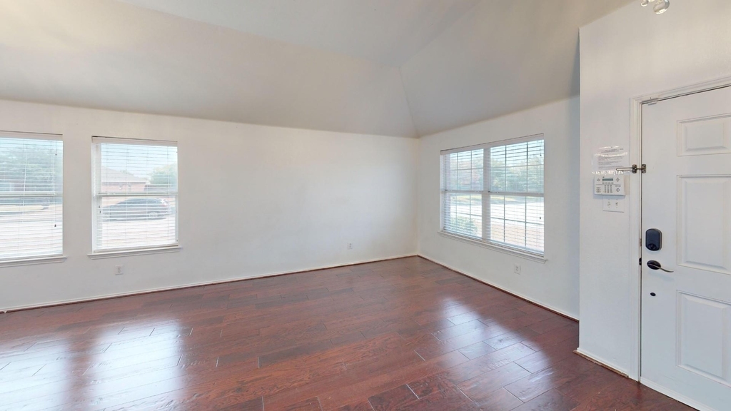 1815 Shanna Drive - Photo 9