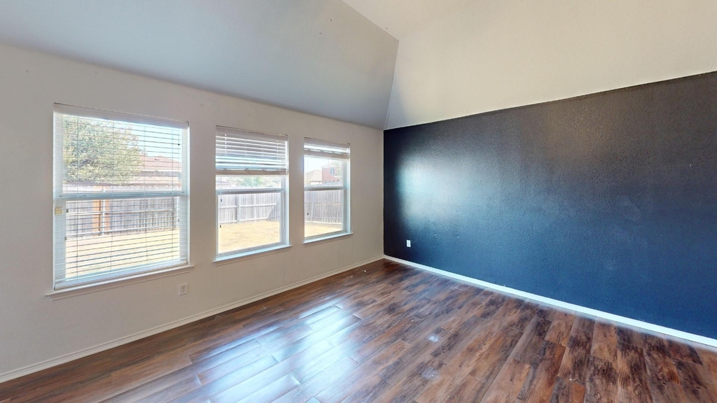 1815 Shanna Drive - Photo 7