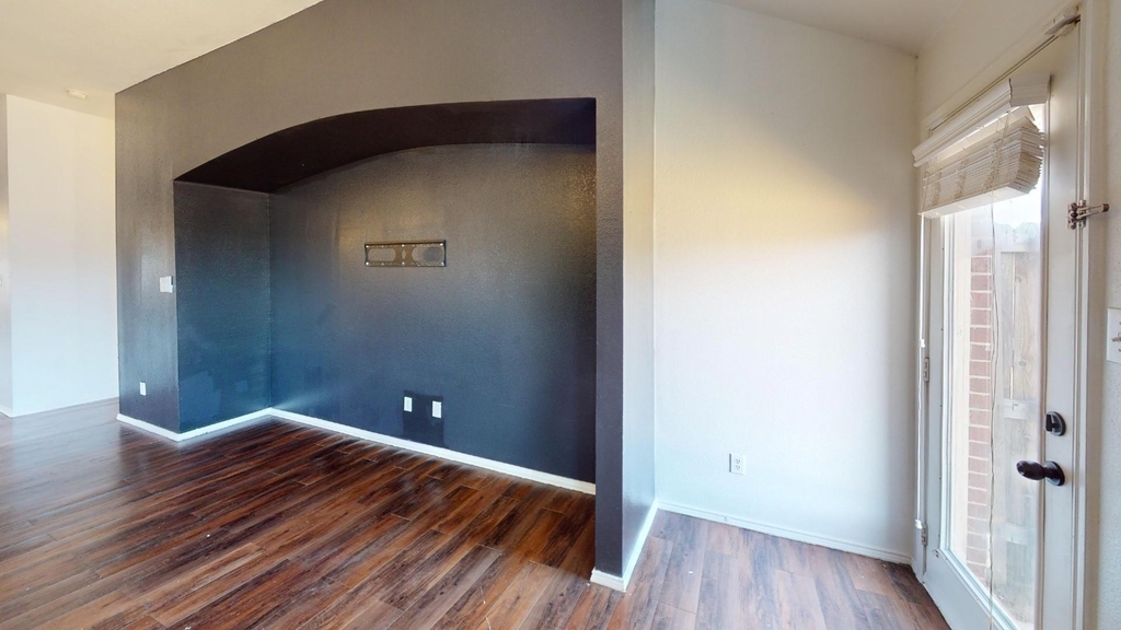 1815 Shanna Drive - Photo 8