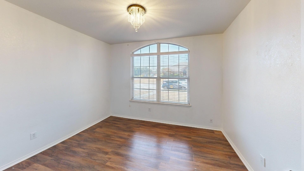 1815 Shanna Drive - Photo 17