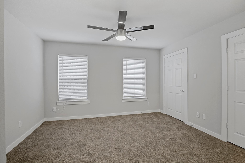 324 W Munson Street - Photo 4