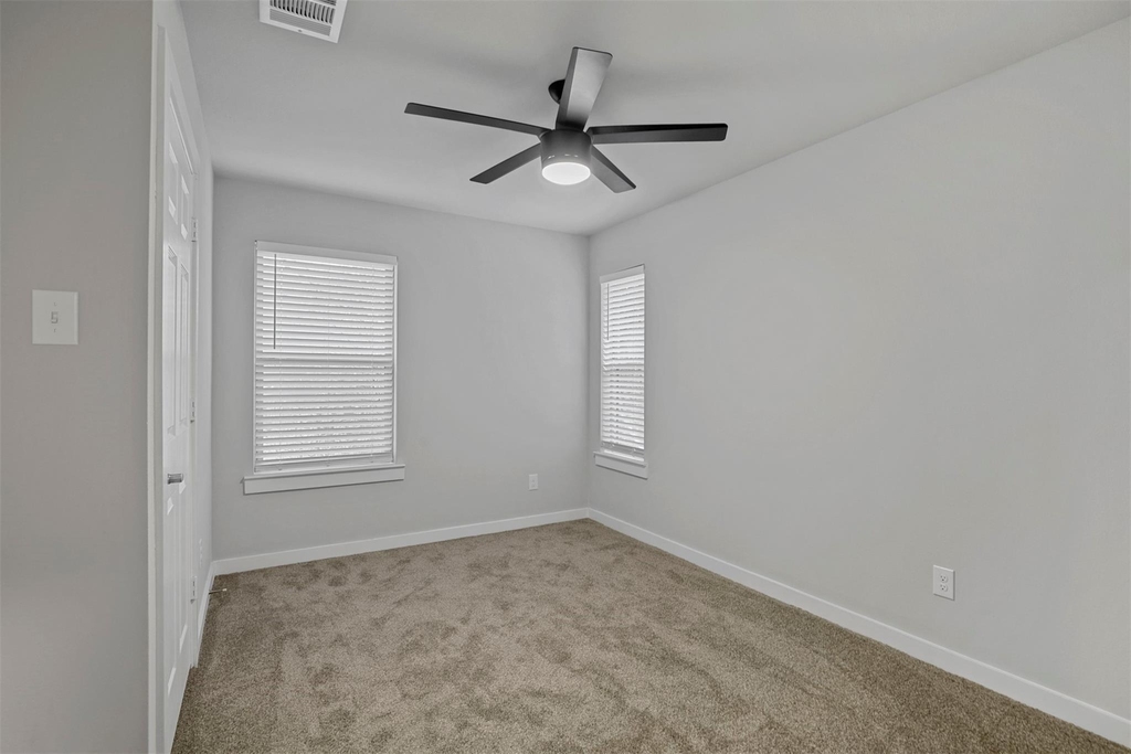 324 W Munson Street - Photo 5