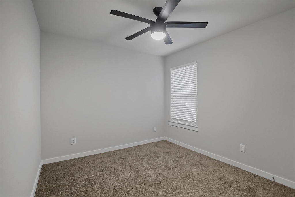 324 W Munson Street - Photo 6