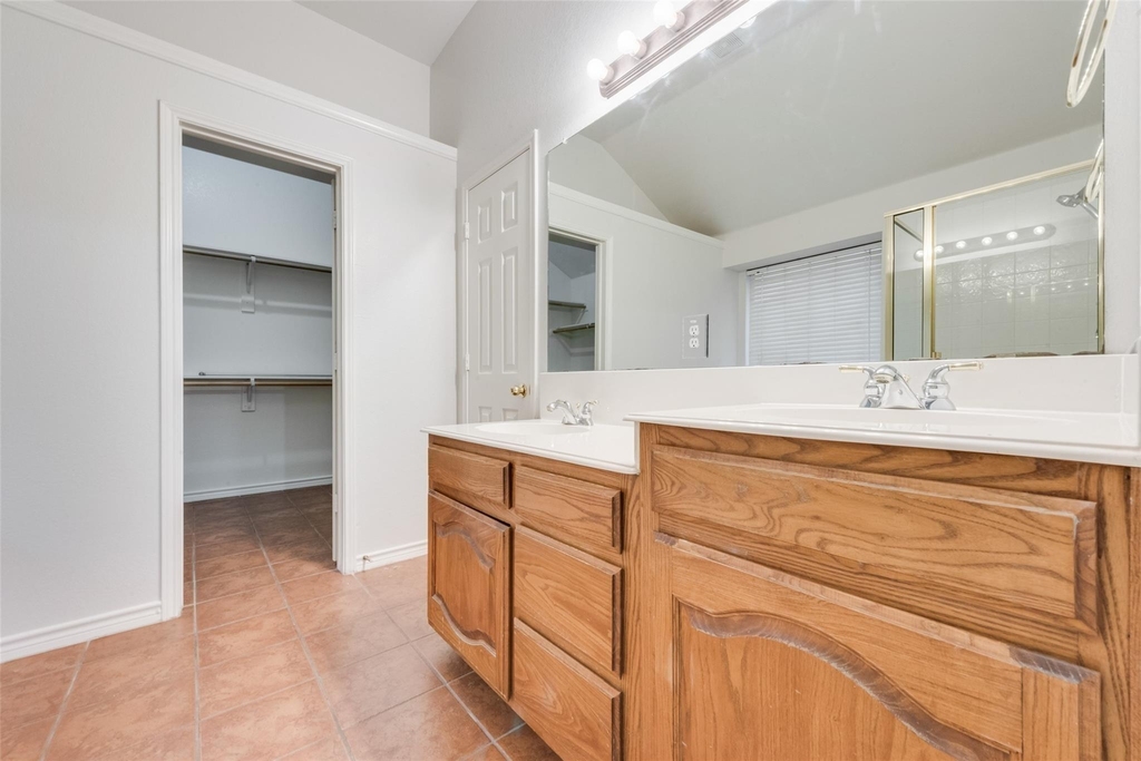 2760 Beacon Hill Drive - Photo 17