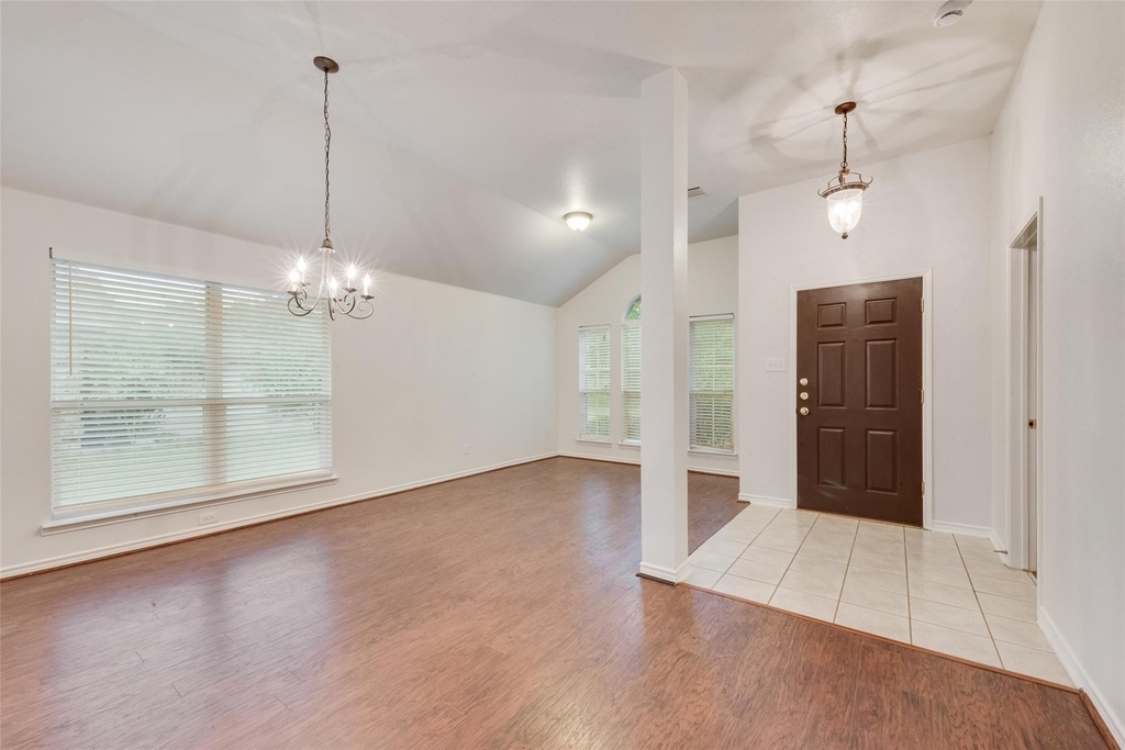 2760 Beacon Hill Drive - Photo 3