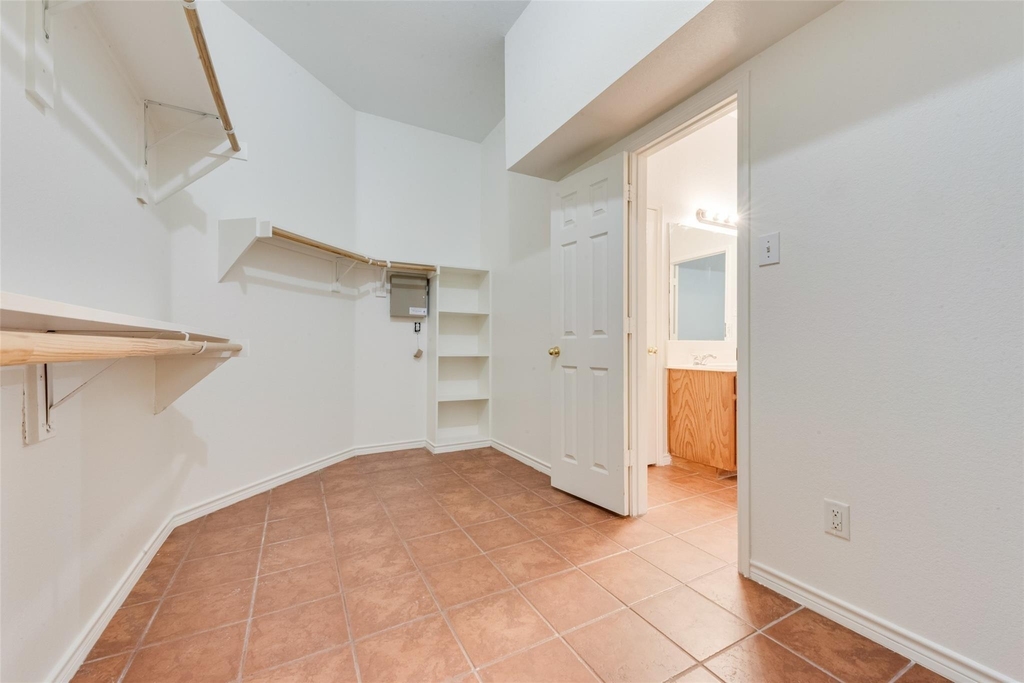 2760 Beacon Hill Drive - Photo 19