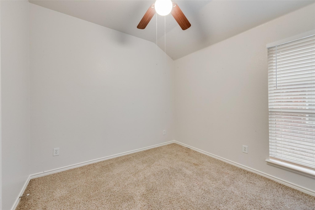 2760 Beacon Hill Drive - Photo 21
