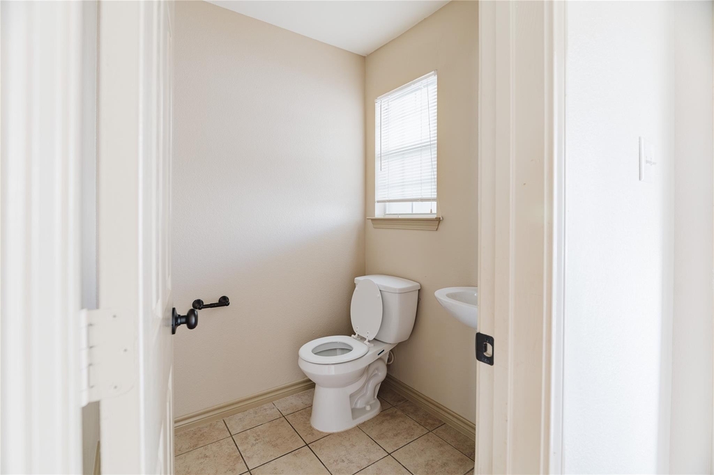 12604 Bay Avenue - Photo 8