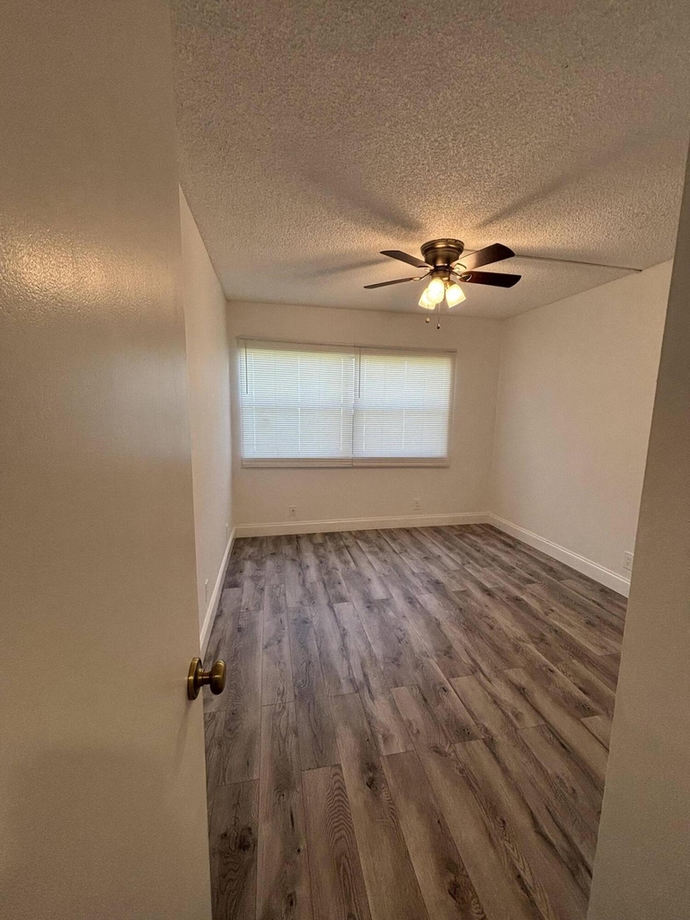 220 Lakeview Drive - Photo 13