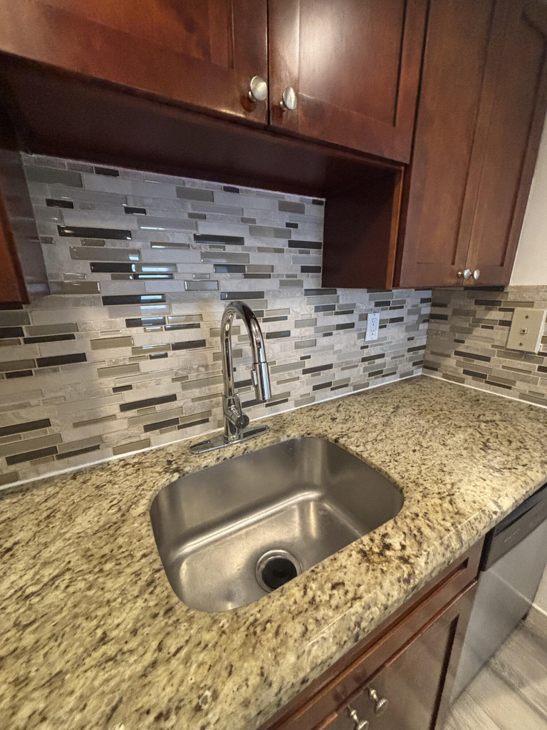 220 Lakeview Drive - Photo 6