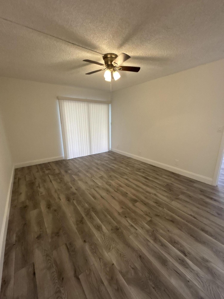 220 Lakeview Drive - Photo 23