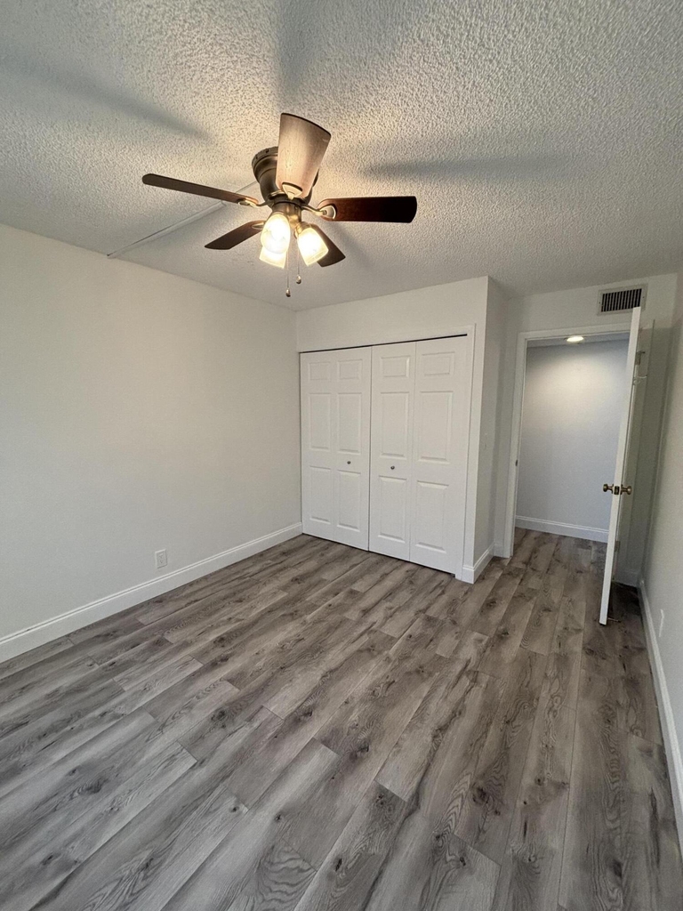 220 Lakeview Drive - Photo 17