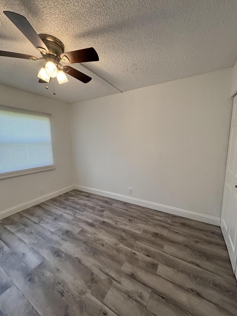 220 Lakeview Drive - Photo 16