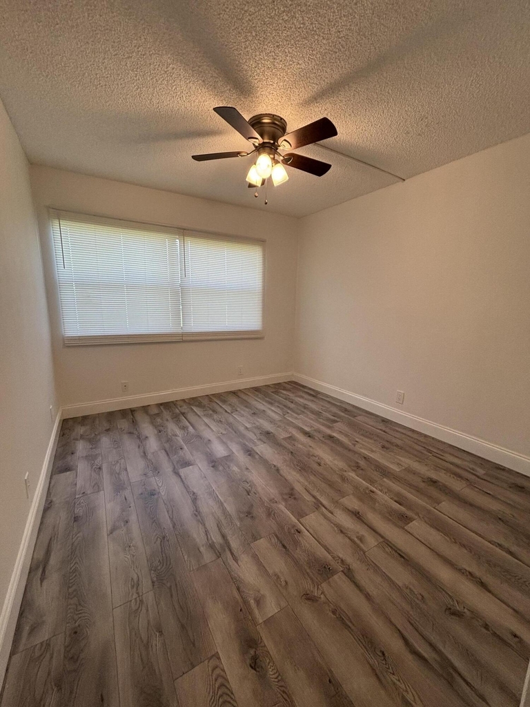 220 Lakeview Drive - Photo 18