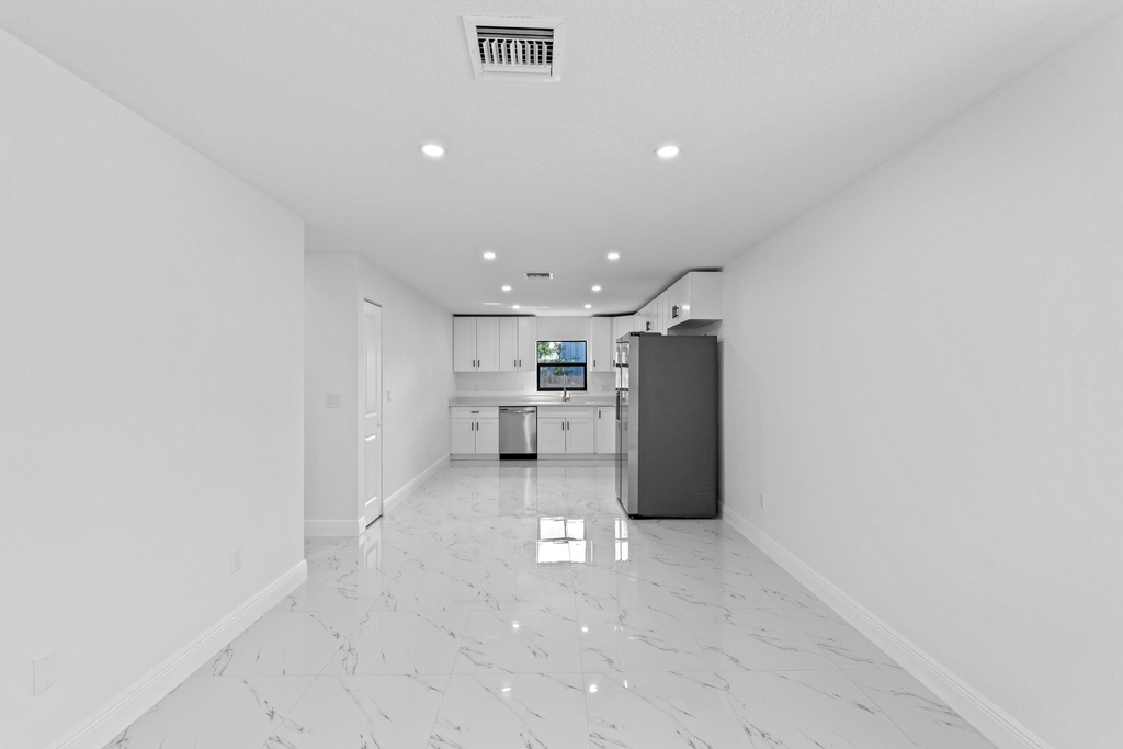 616 S Pine Street - Photo 4