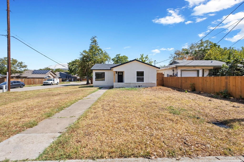 621 Truman Street - Photo 2
