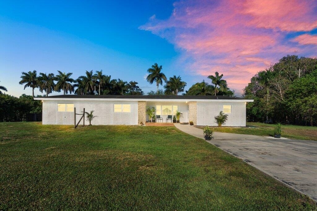 5400 Sw 162nd Avenue - Photo 1