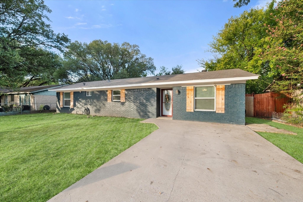 3514 Kings Circle - Photo 3