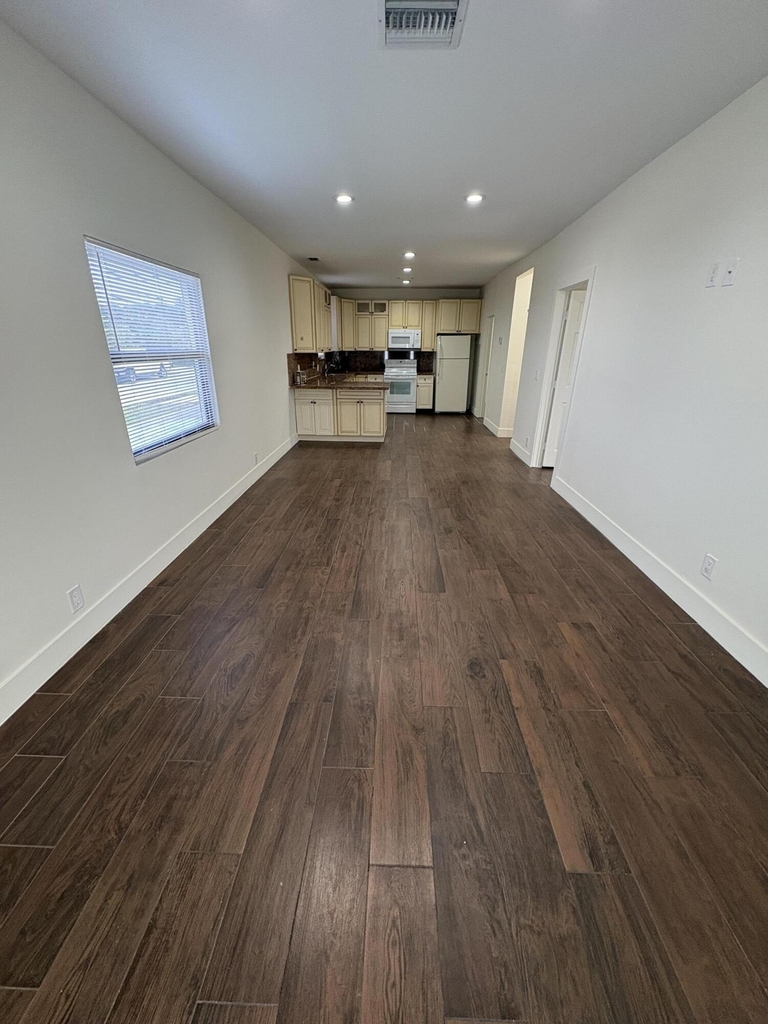 445 Maddock Street - Photo 2