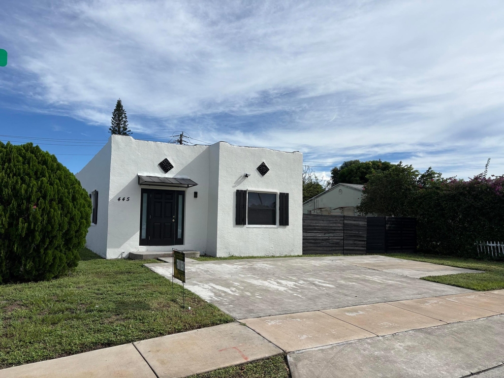 445 Maddock Street - Photo 0