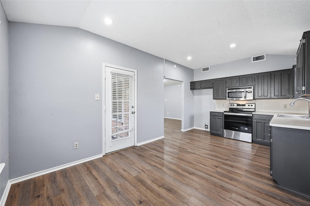 6421 Fairview Drive - Photo 5