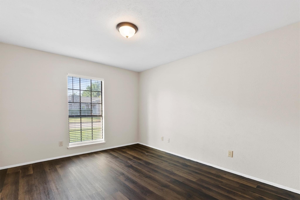 1129 Lombardy Drive - Photo 9