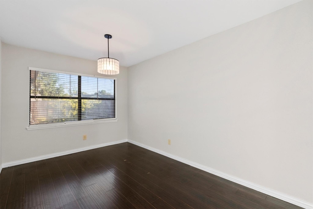 1129 Lombardy Drive - Photo 3