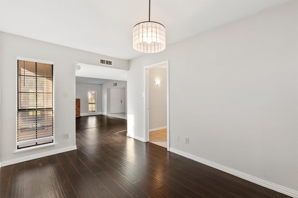 1129 Lombardy Drive - Photo 4