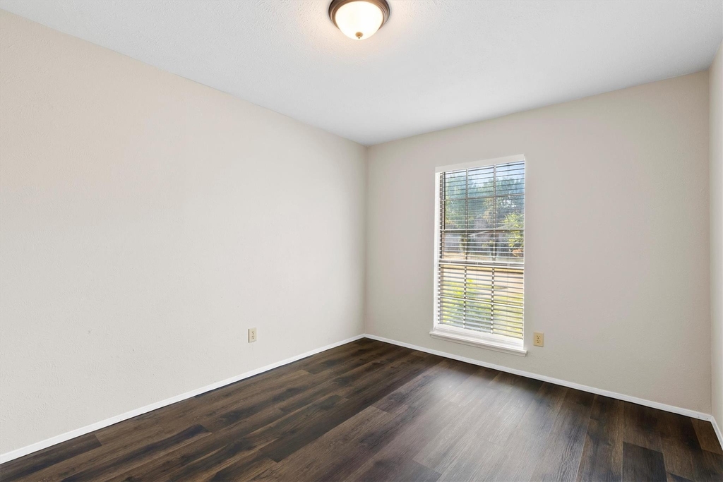 1129 Lombardy Drive - Photo 7