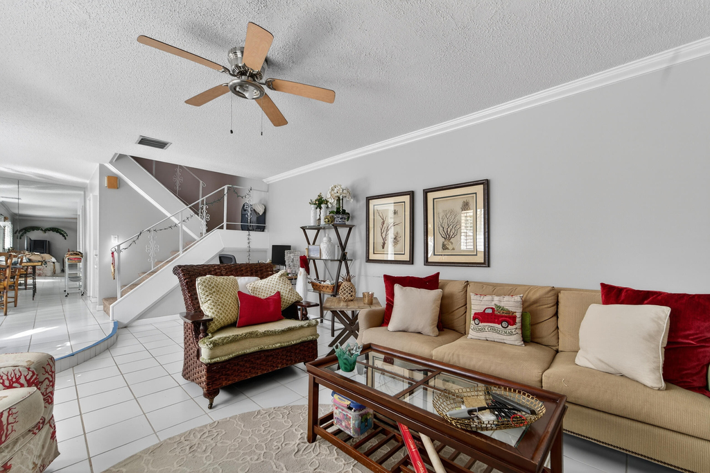 141 E Riverside Drive - Photo 9