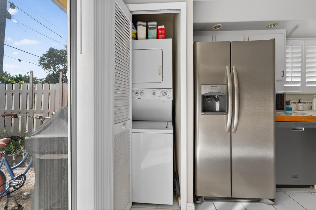 141 E Riverside Drive - Photo 7