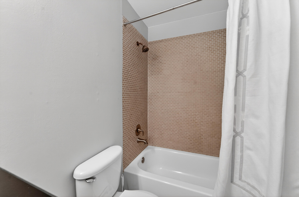 141 E Riverside Drive - Photo 24