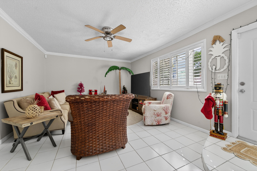 141 E Riverside Drive - Photo 13