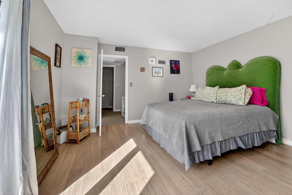141 E Riverside Drive - Photo 18
