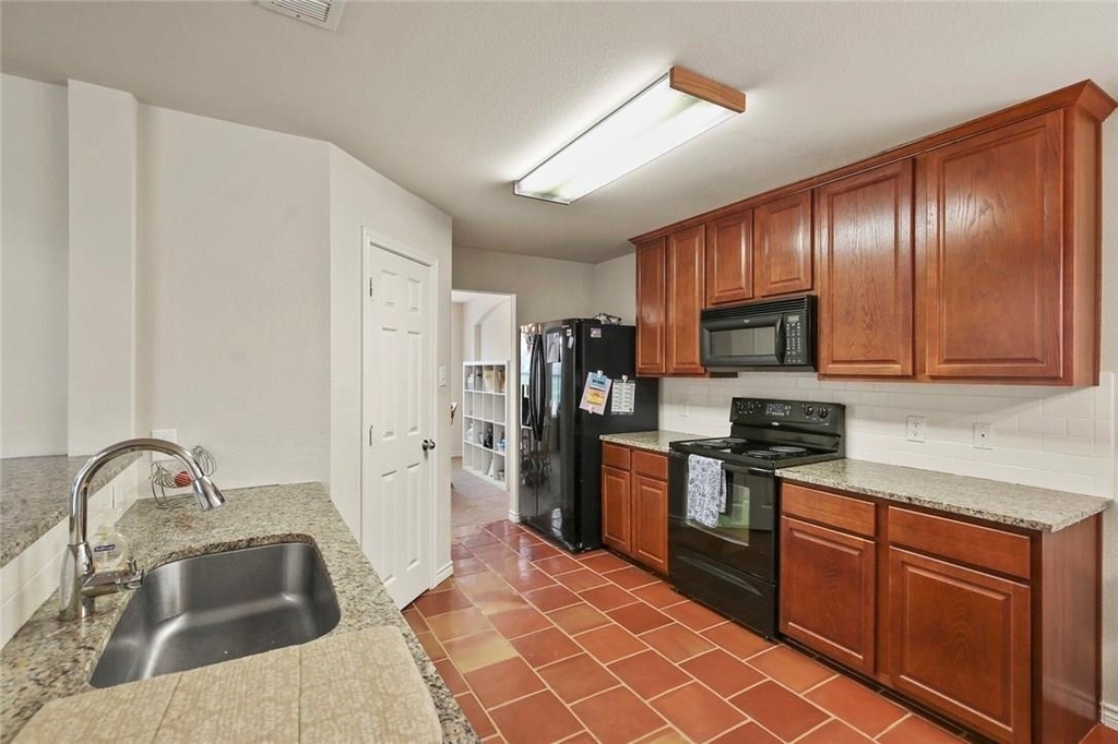 234 Pecos Trail - Photo 3