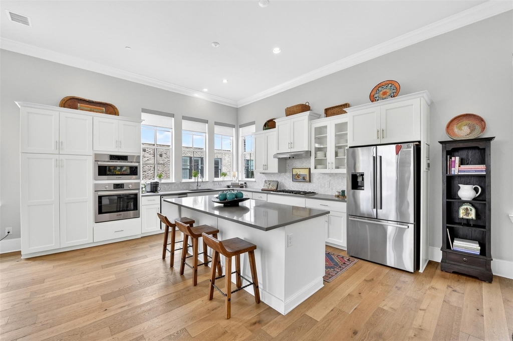 610 Dalton Lane - Photo 2