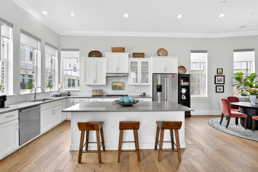 610 Dalton Lane - Photo 1