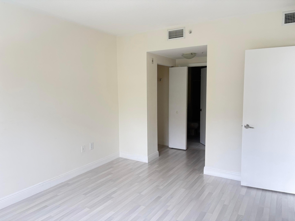 2775 Ne 187th Street - Photo 3