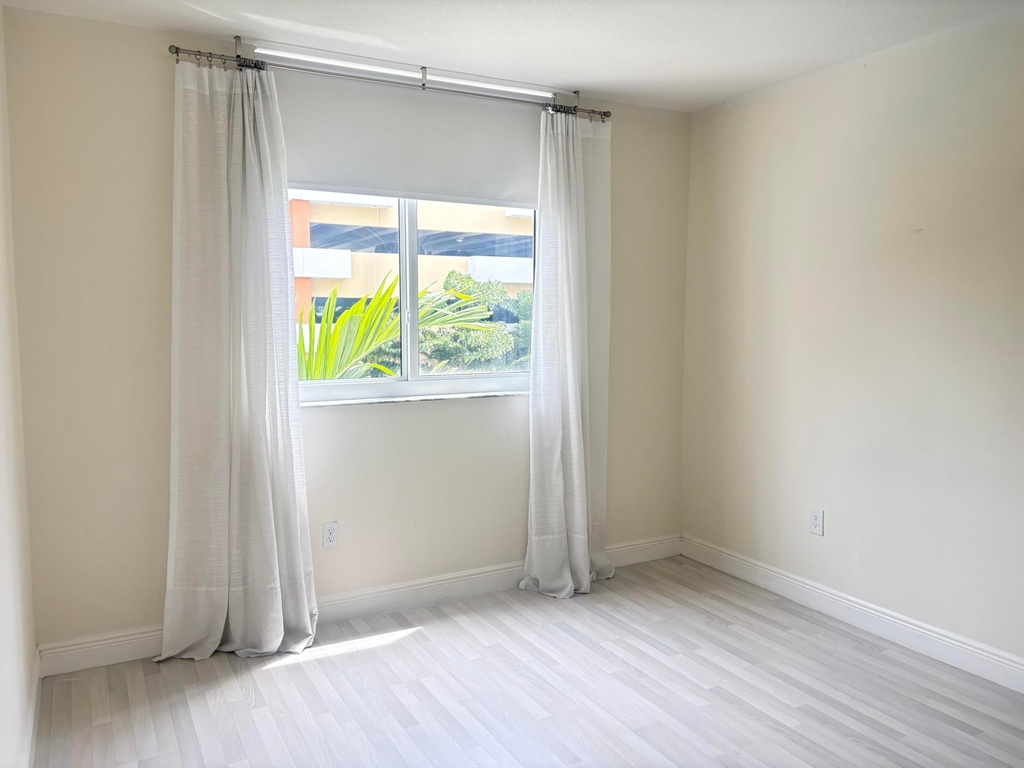 2775 Ne 187th Street - Photo 4
