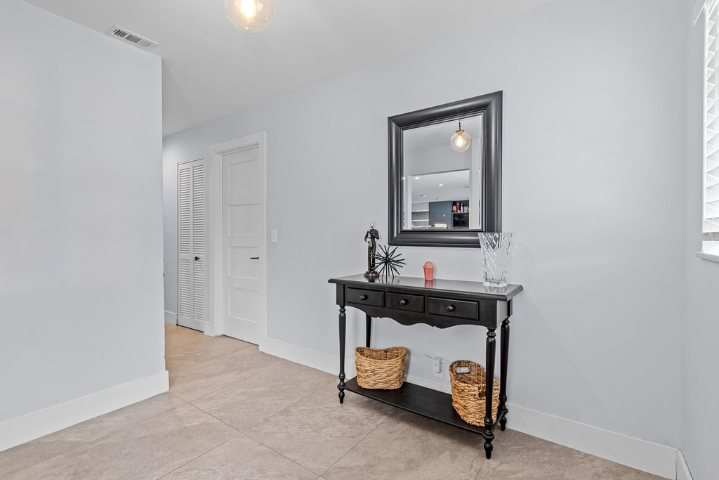 10140 Nw 37th Street - Photo 2