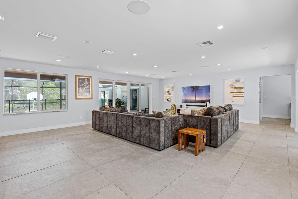 10140 Nw 37th Street - Photo 8