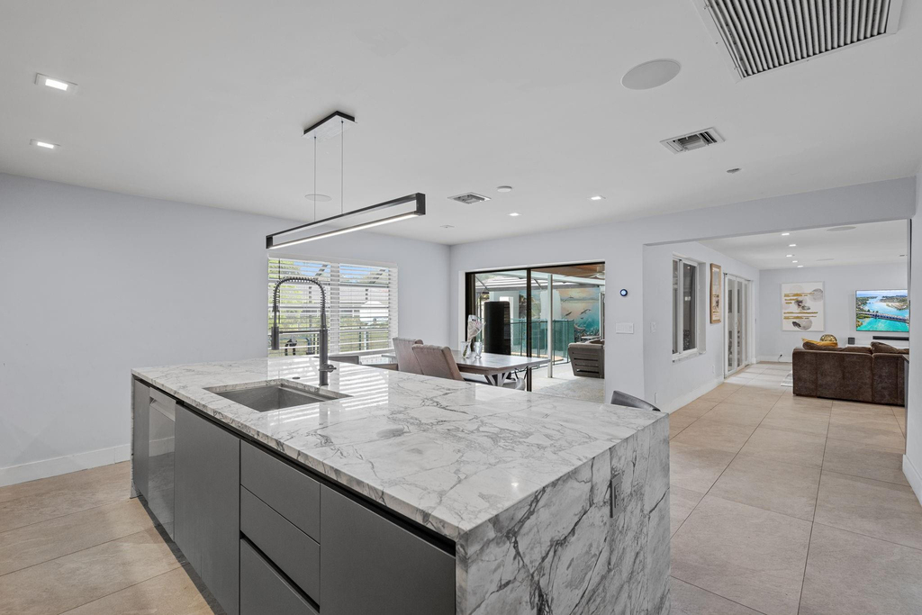 10140 Nw 37th Street - Photo 15