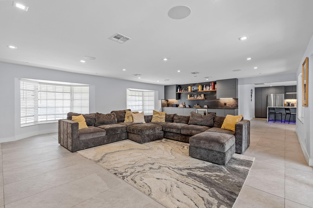 10140 Nw 37th Street - Photo 9