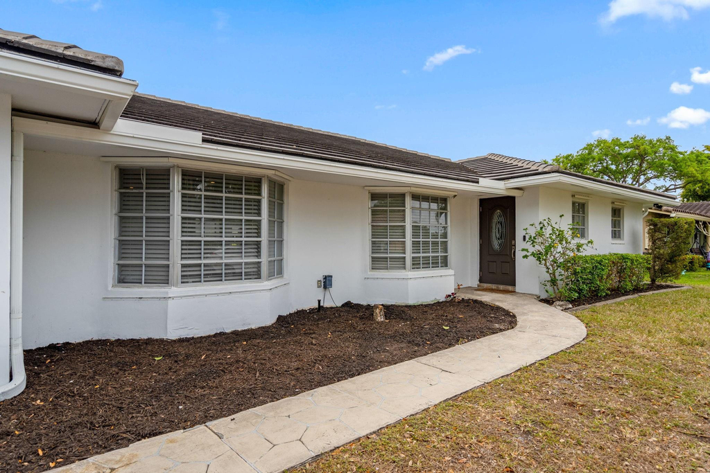 10140 Nw 37th Street - Photo 1