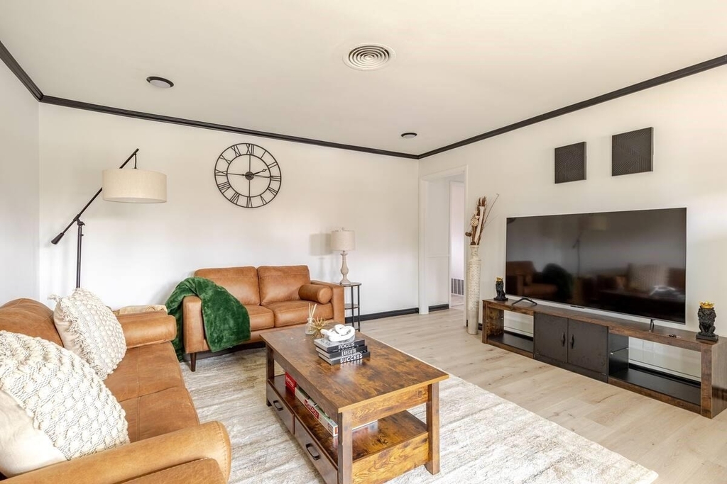 916 Acorn Street - Photo 4