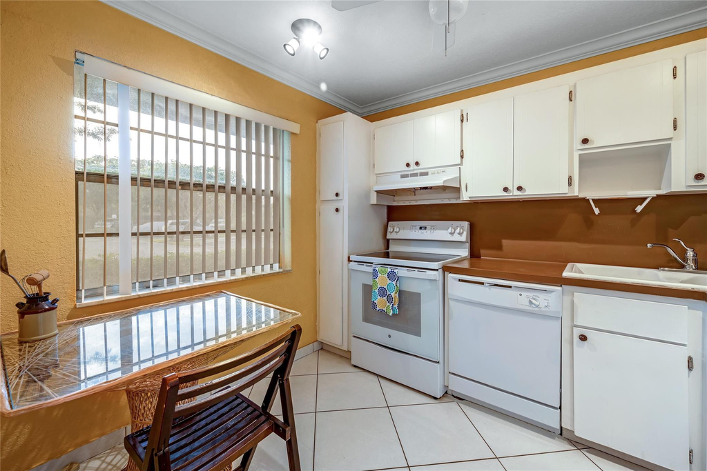 3774 Inverrary Boulevard - Photo 6